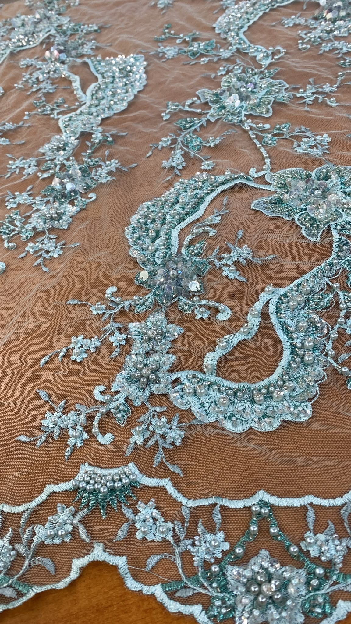 Broderie accesorizata cu margele tubulare, Verde Mint - MODEL ZEYNEP