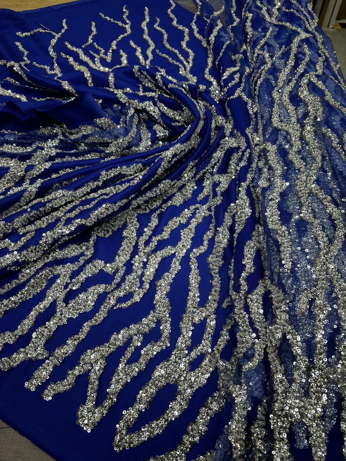 Broderie accesorizata cu paiete argintii , pe suport de tulle Albastru Royal - MODEL AZIZE
