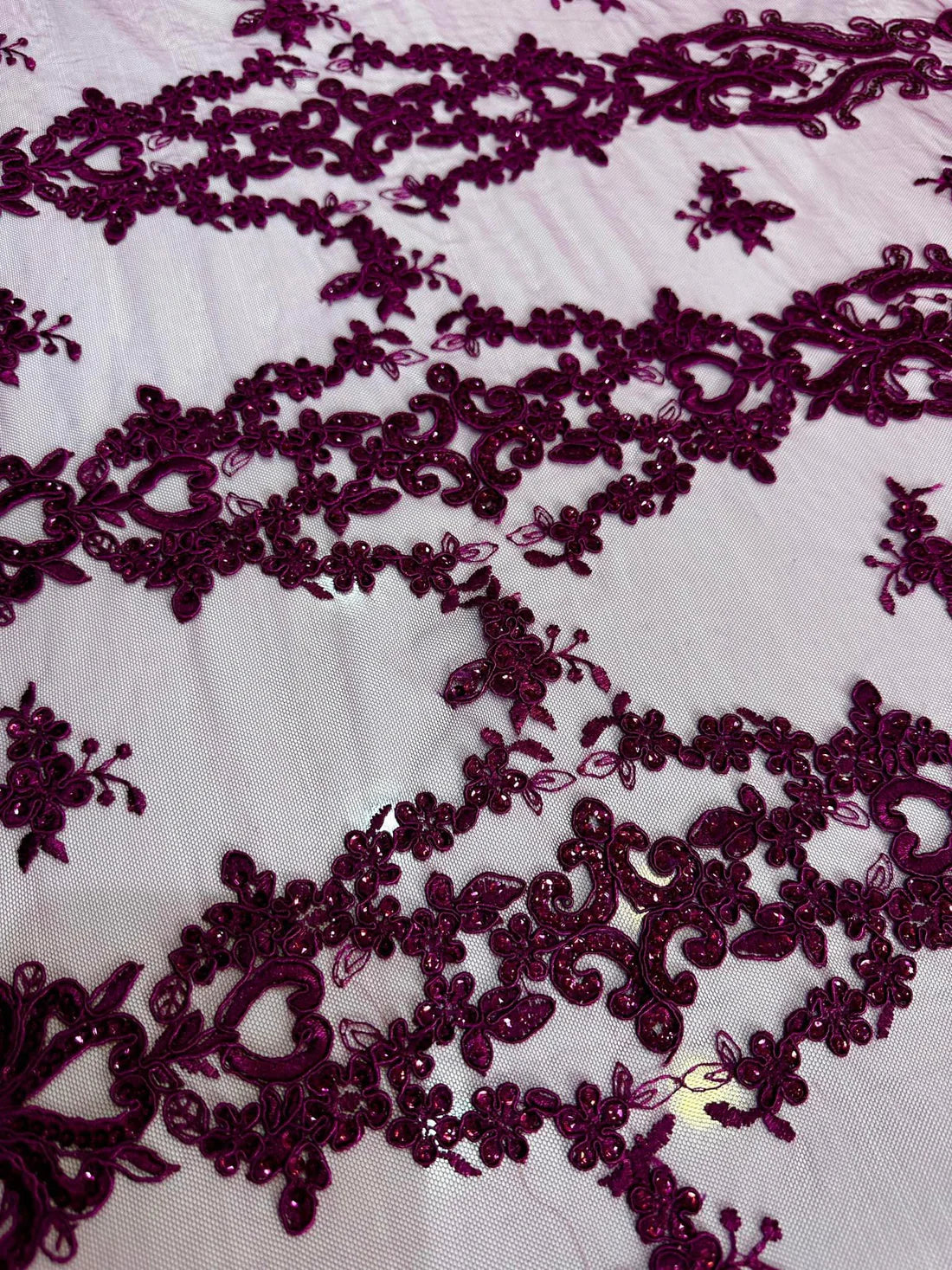 Tulle brodat, accesorizat cu paiete , Mov