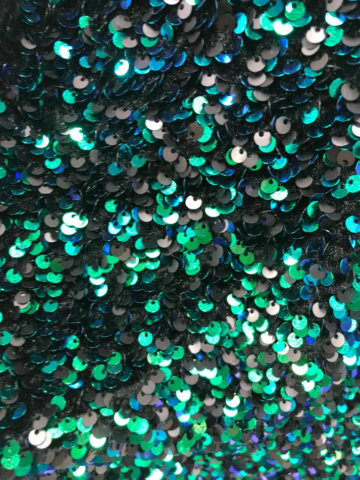 Paiete multicolore pe suport de catifea neagra
