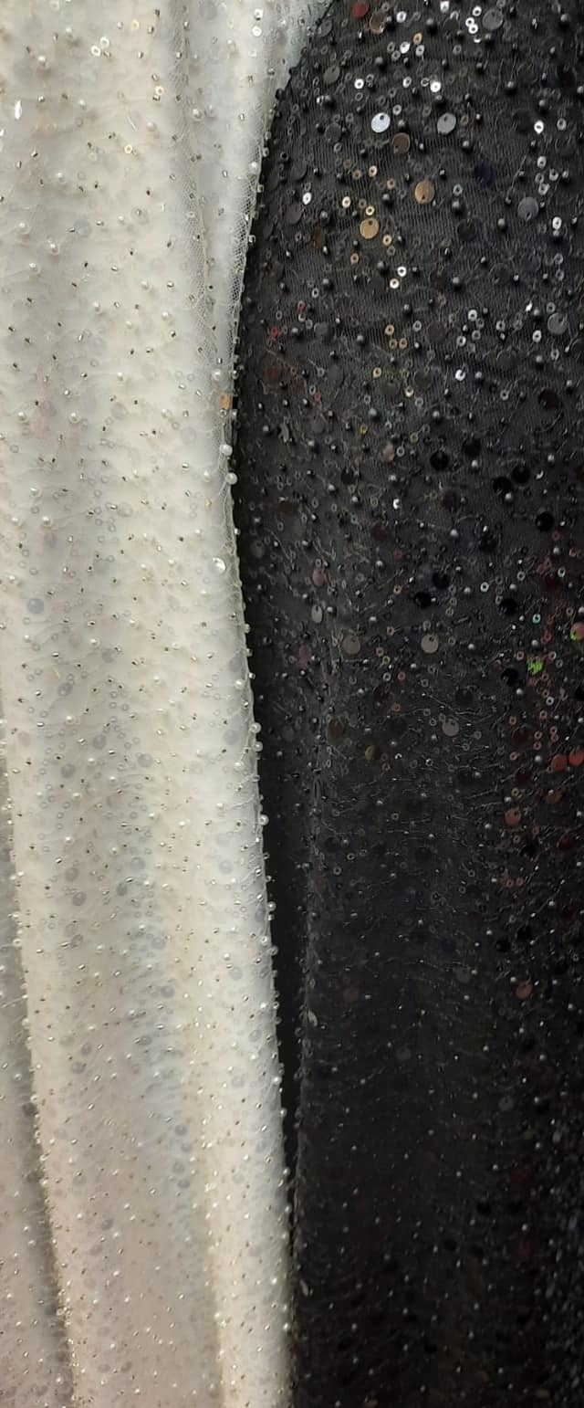 Tulle accesorizat cu paiete si margele , Negru / MODEL BIG