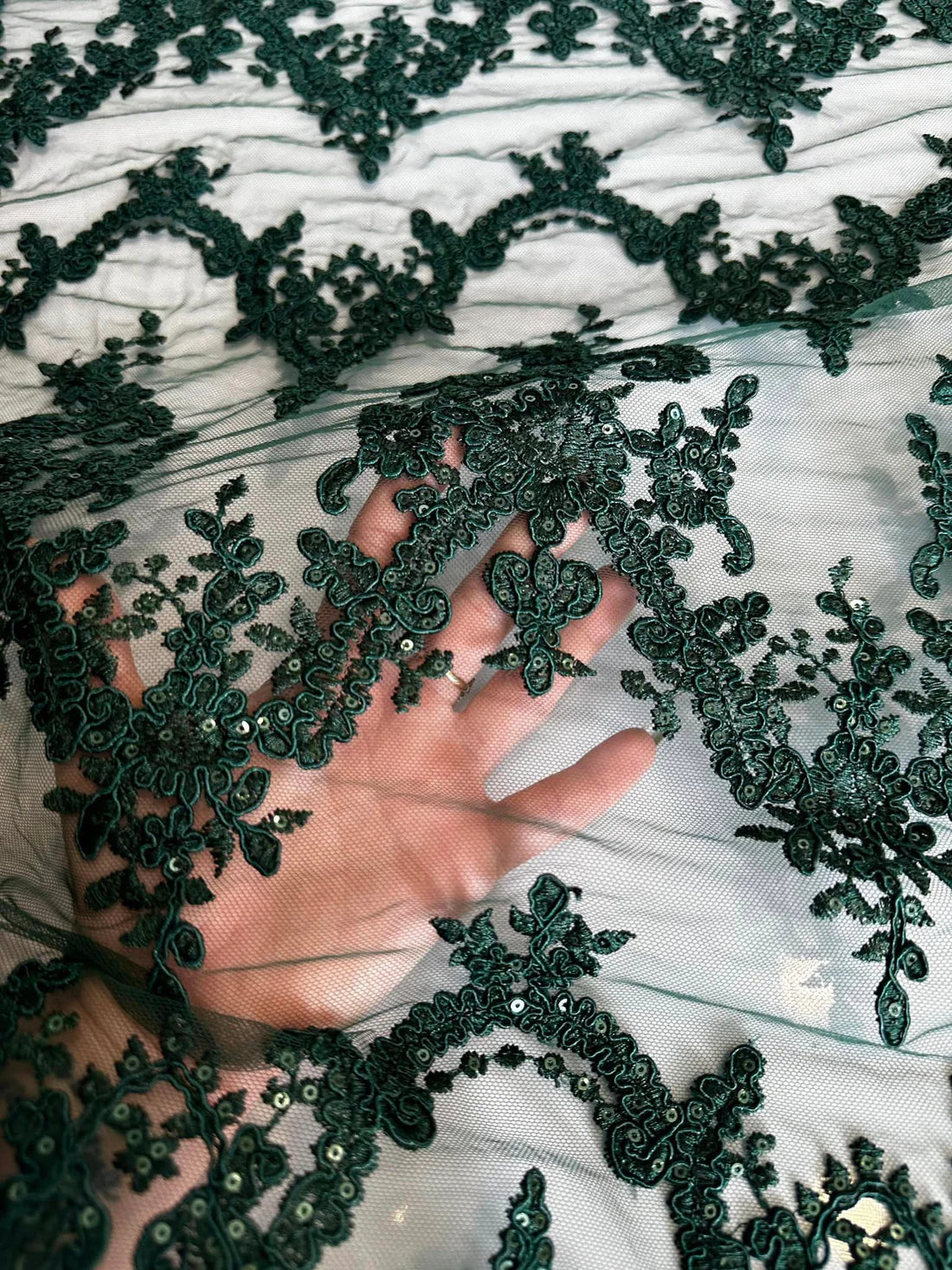 Tulle brodat, accesorizat cu paiete, Verde