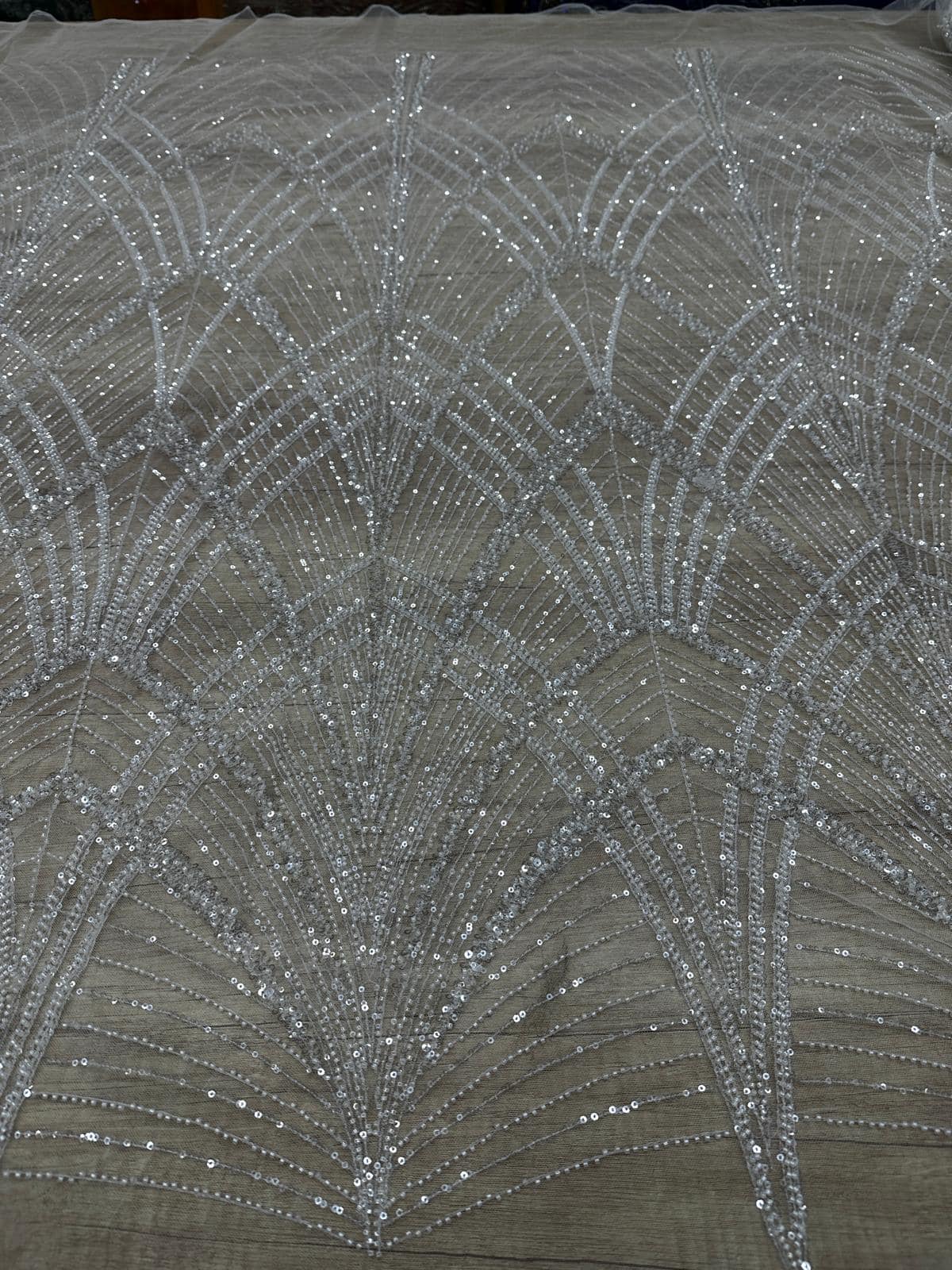 Broderie accesorizata cu paiete si margele, Alb - MODEL SELLY