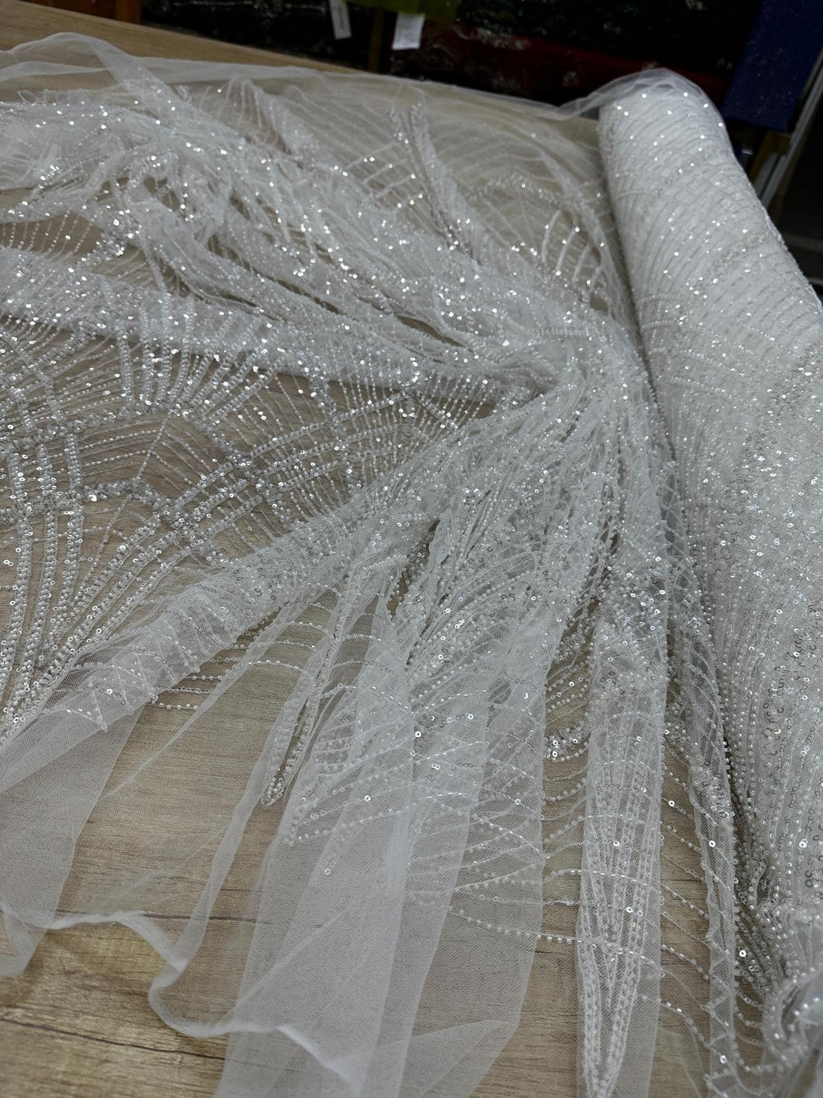 Broderie accesorizata cu paiete si margele, Alb - MODEL SELLY