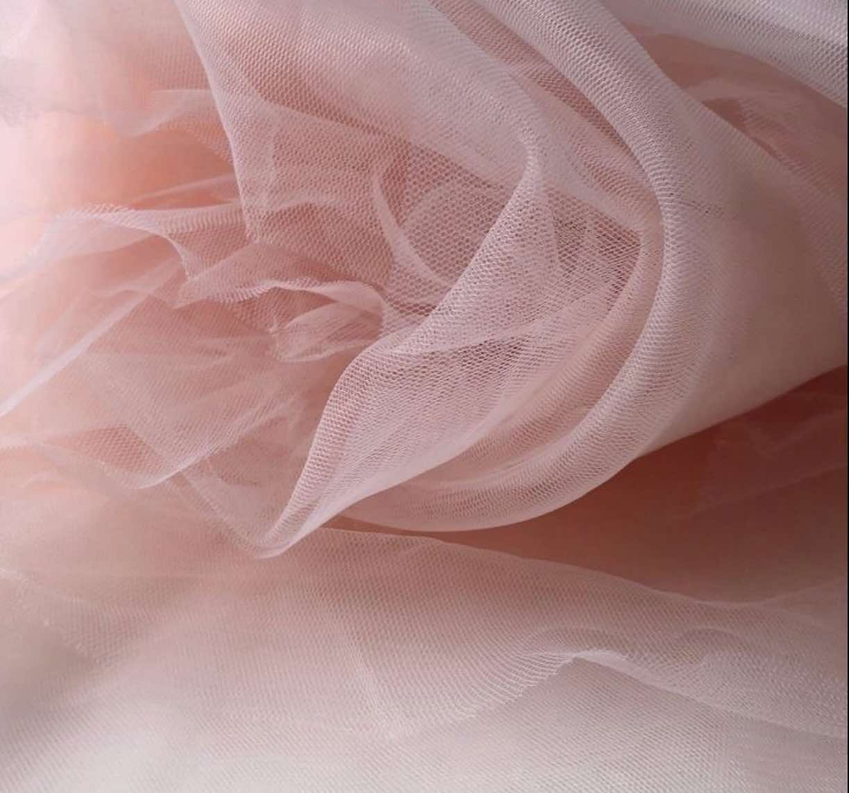 Tulle moale si fin , Roz Pudra