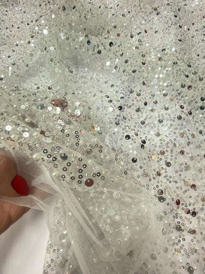 Tulle alb accesorizat cu paiete argintiu deschis si margele albe - MODEL BIG