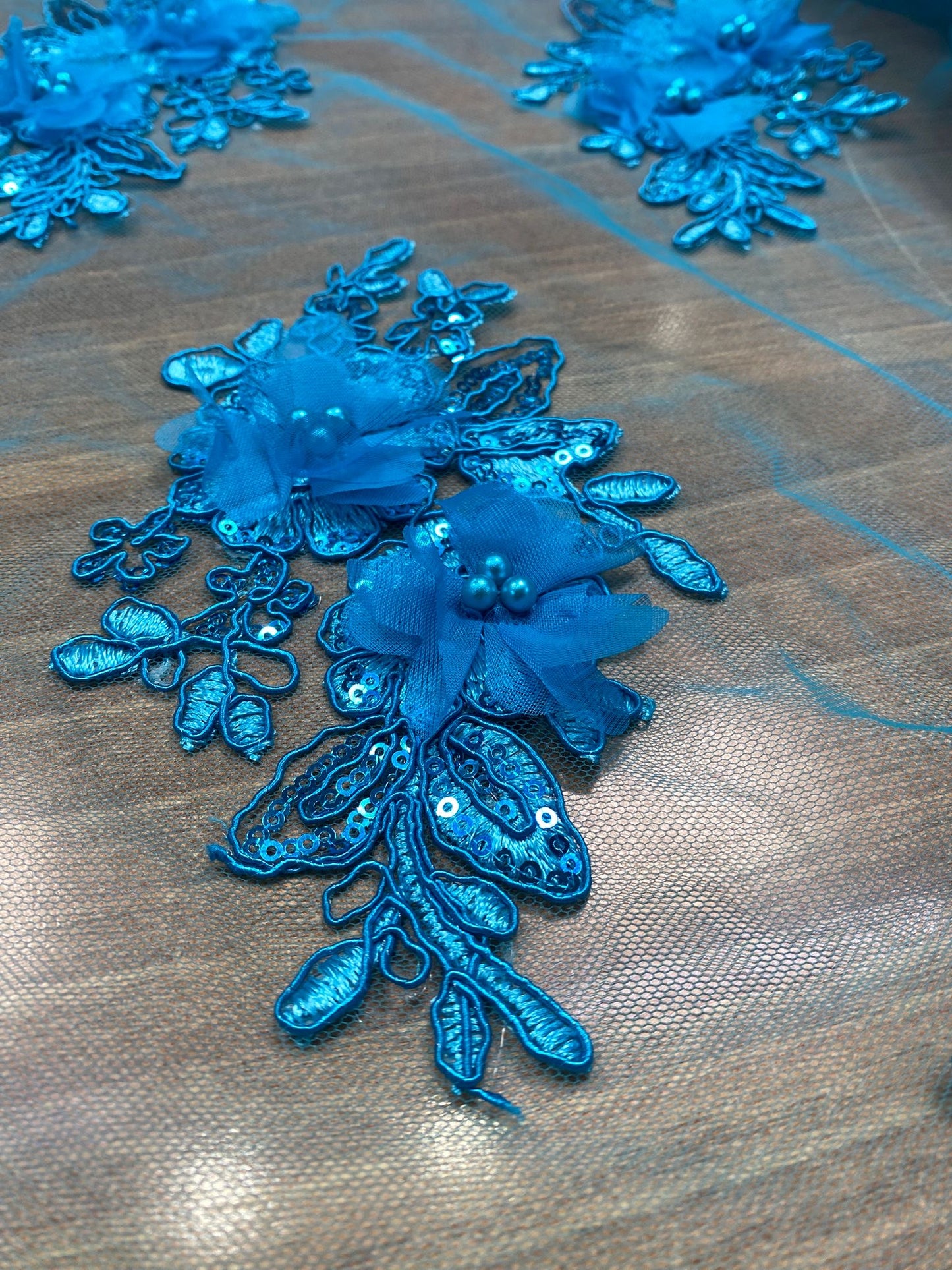 Tulle Accesorizat cu flori 3D, culoare Turcoaz, Model IZA
