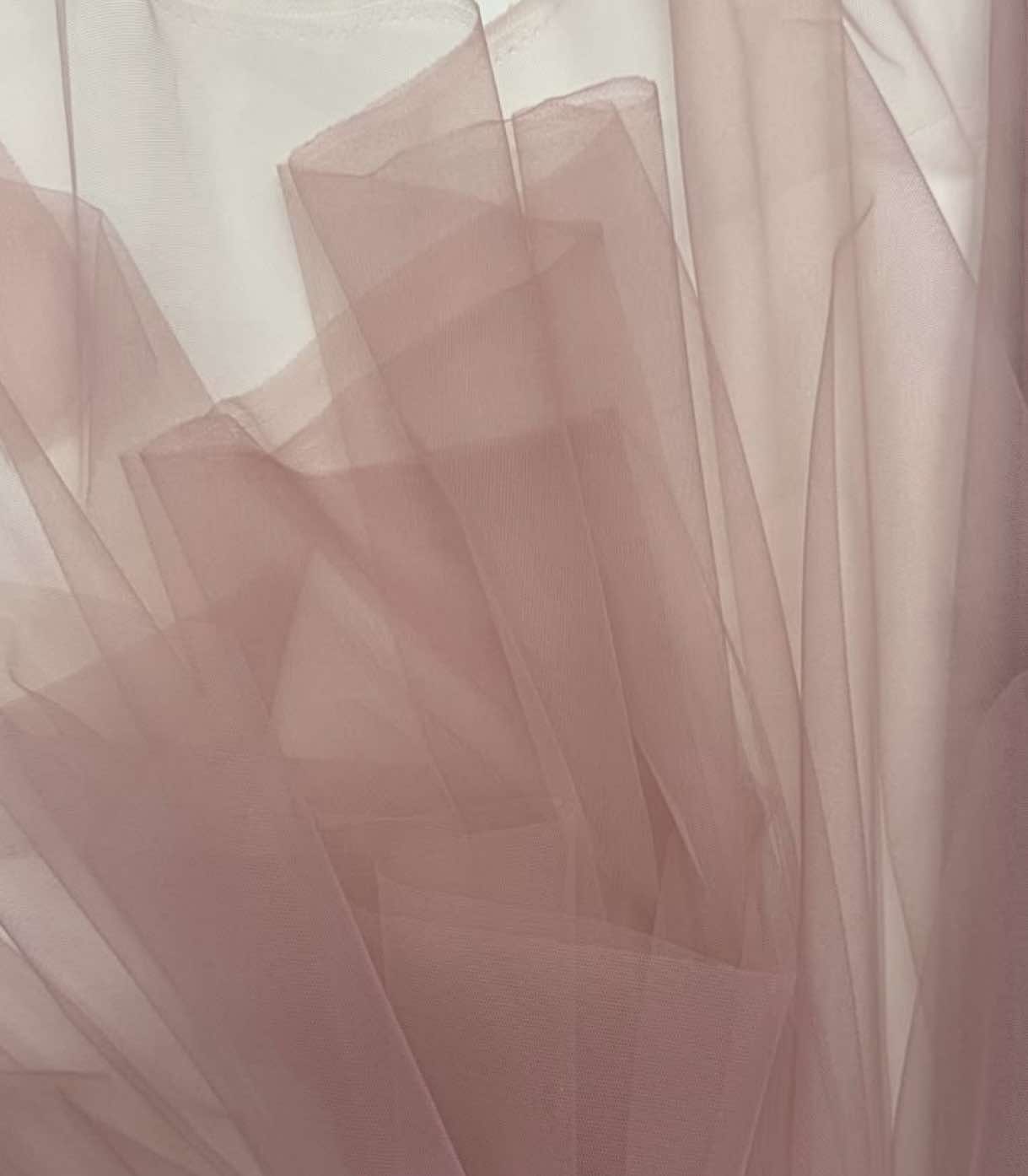 Tulle moale si fin , Roz Pudra
