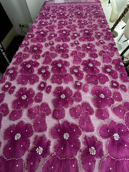 Broderie pe tulle cu floricele, Mov