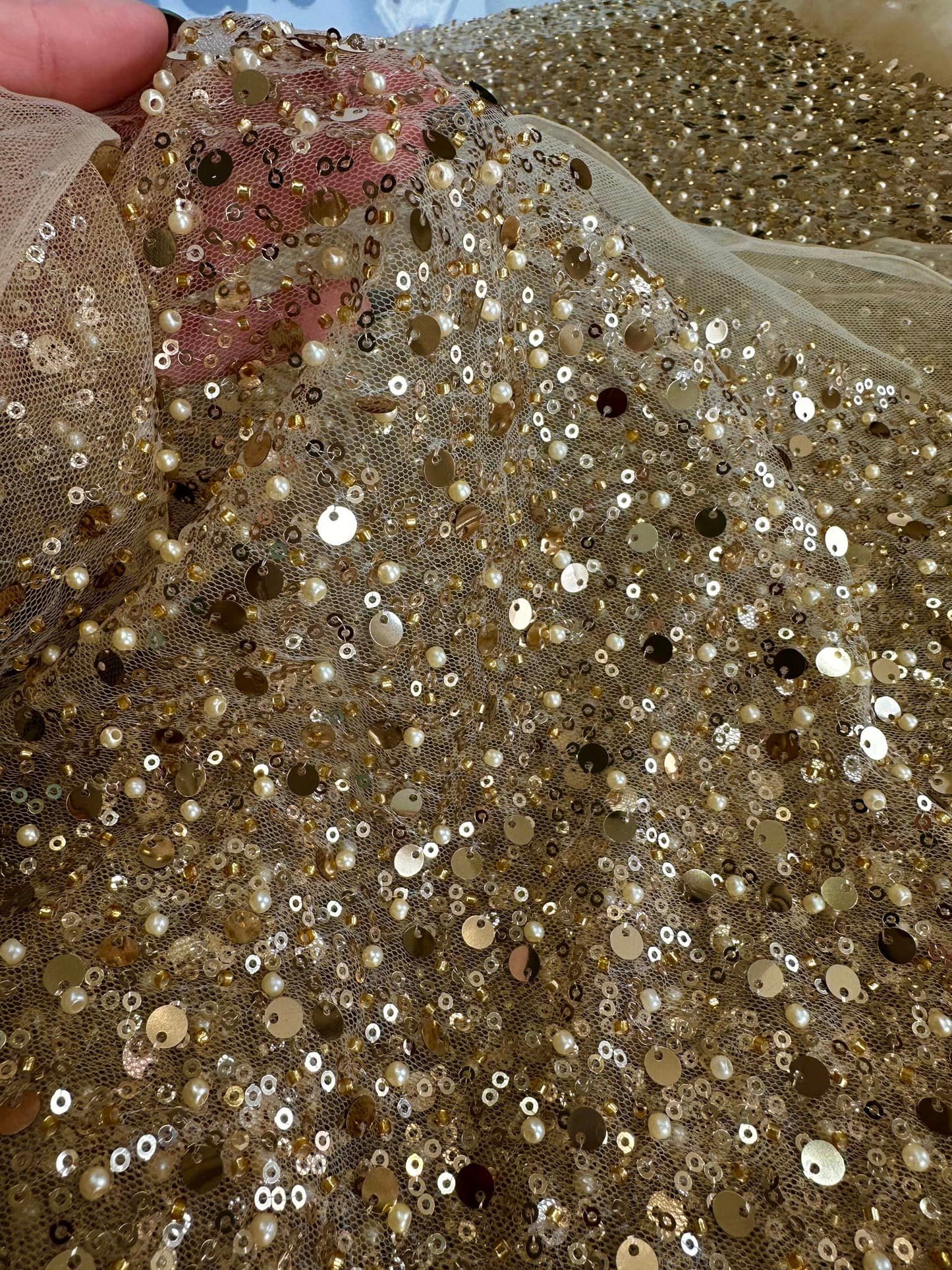 Tulle accesorizat cu paiete si margele, Auriu / MODEL BIG