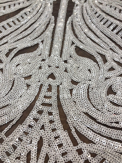 Broderie accesorizata cu paiete, alba