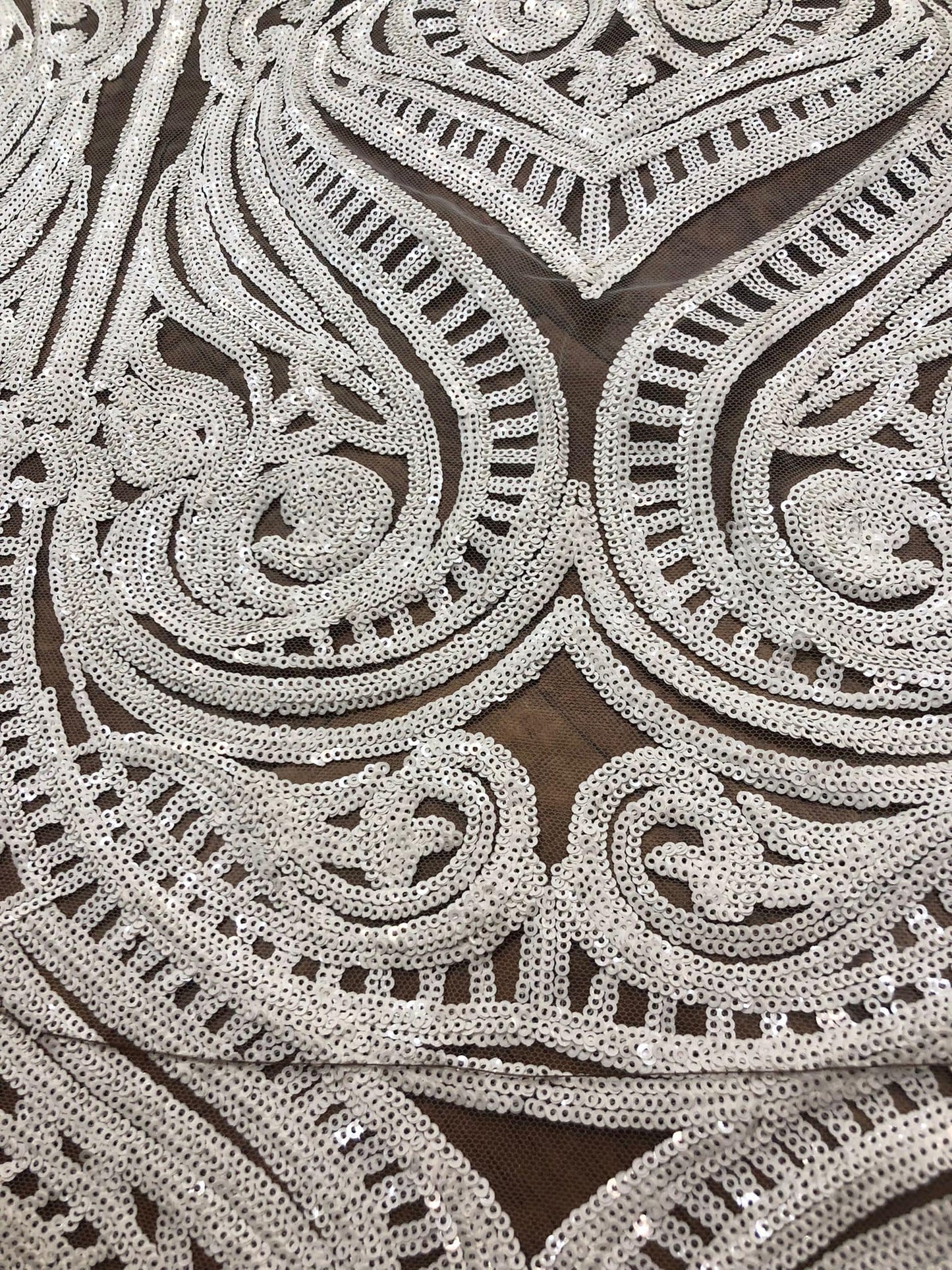 Broderie accesorizata cu paiete, alba