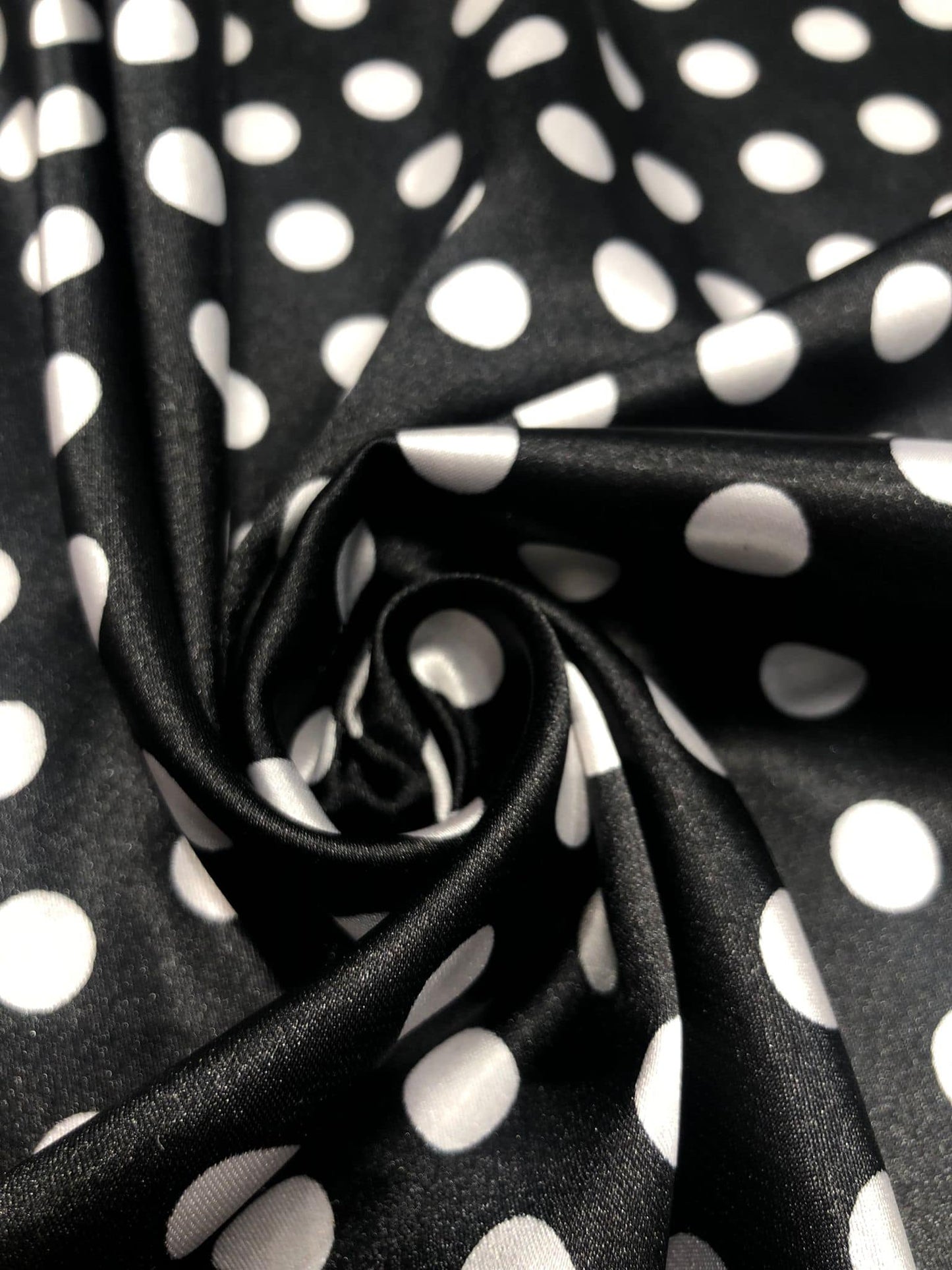 Satin imprimat cu buline