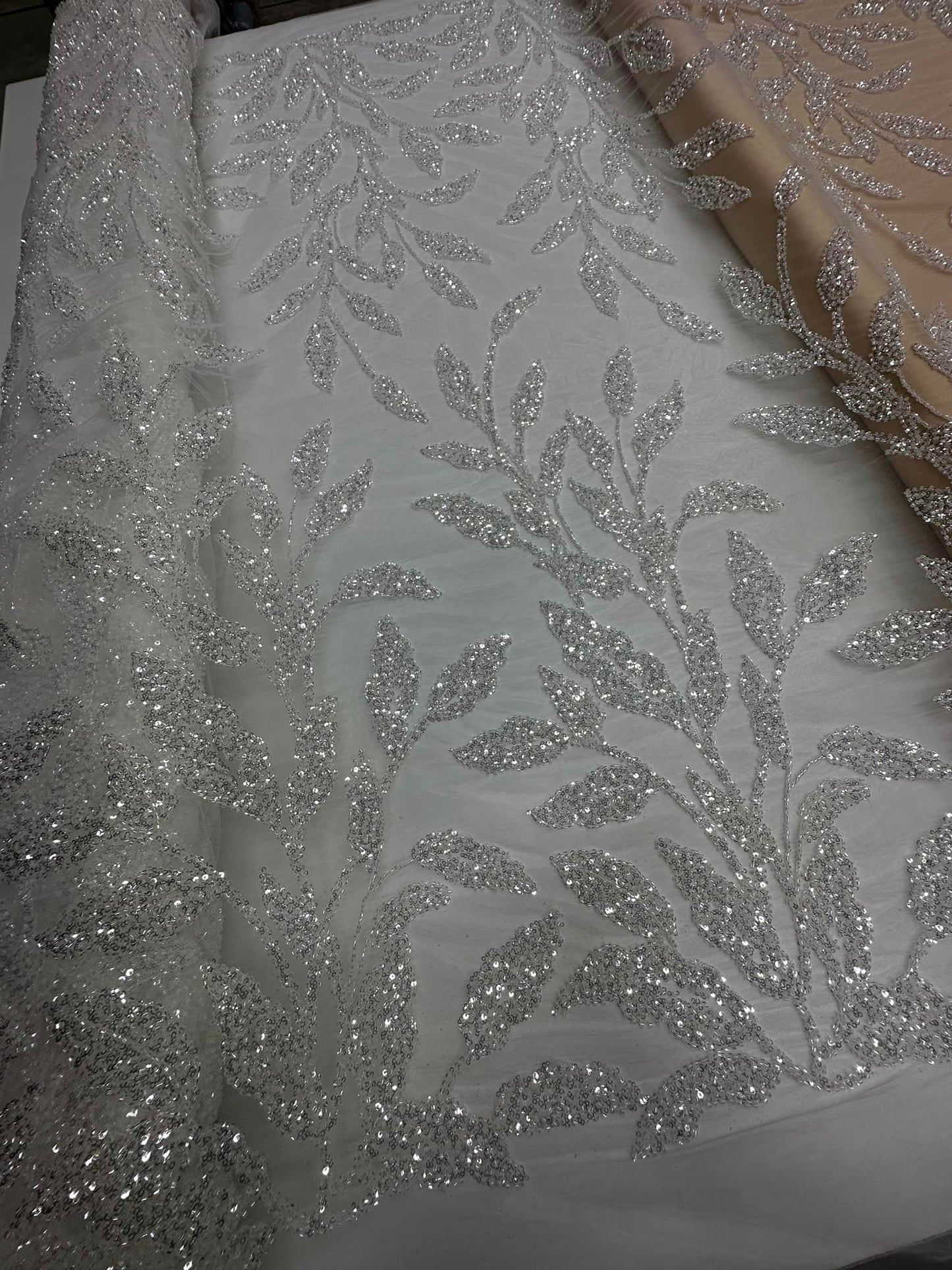 Broderie accesorizata cu paiete si margele / MODEL MERSIN