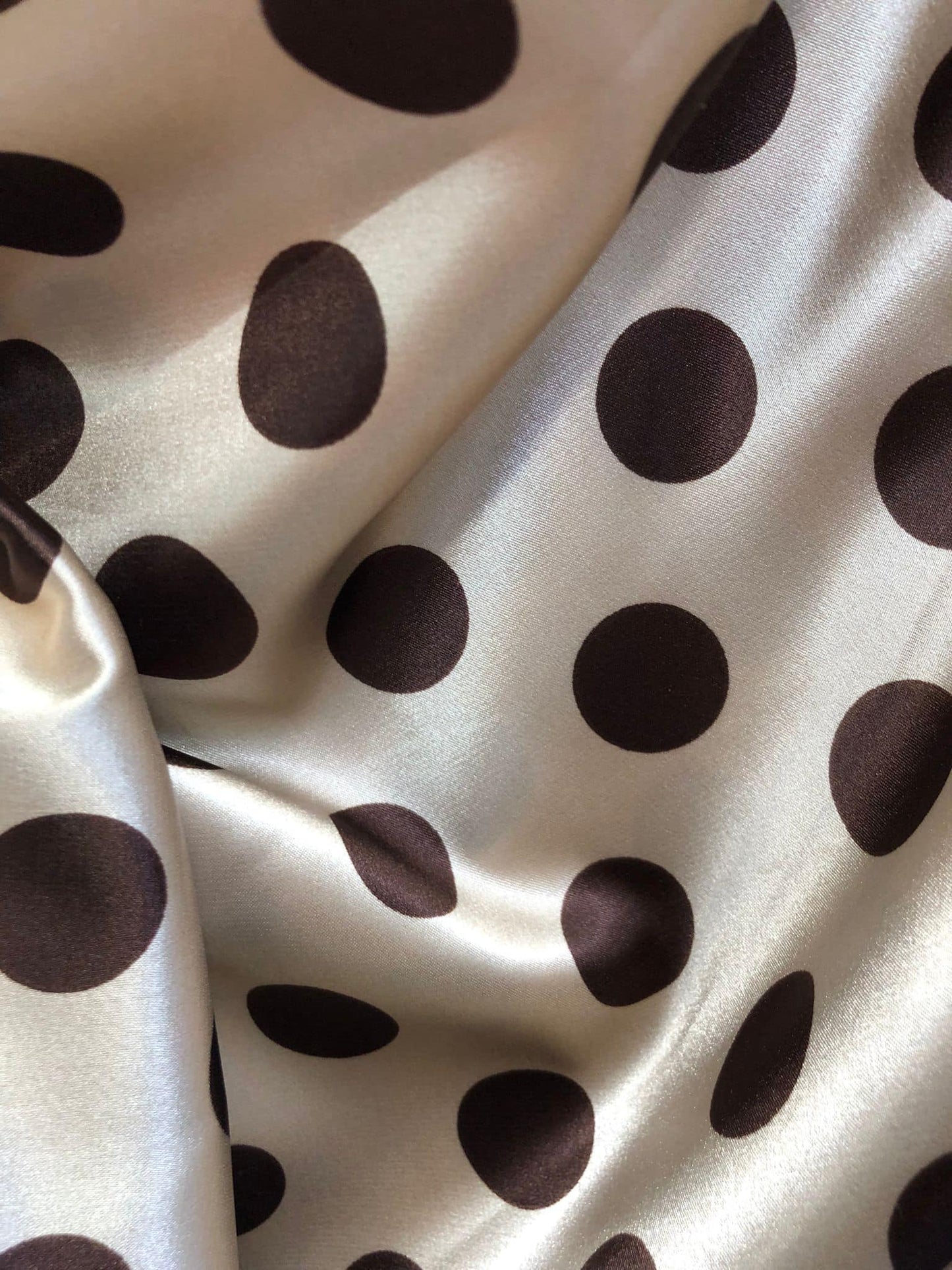 Satin imprimat cu buline