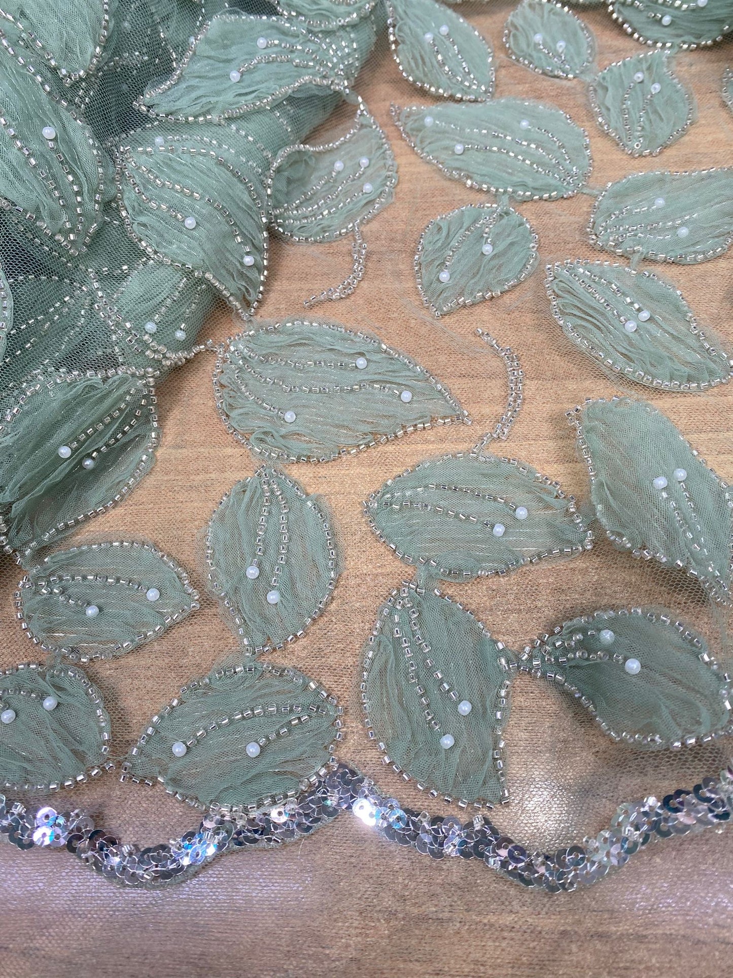 Broderie accesorizata cu margele, Vernil, Model CANDI