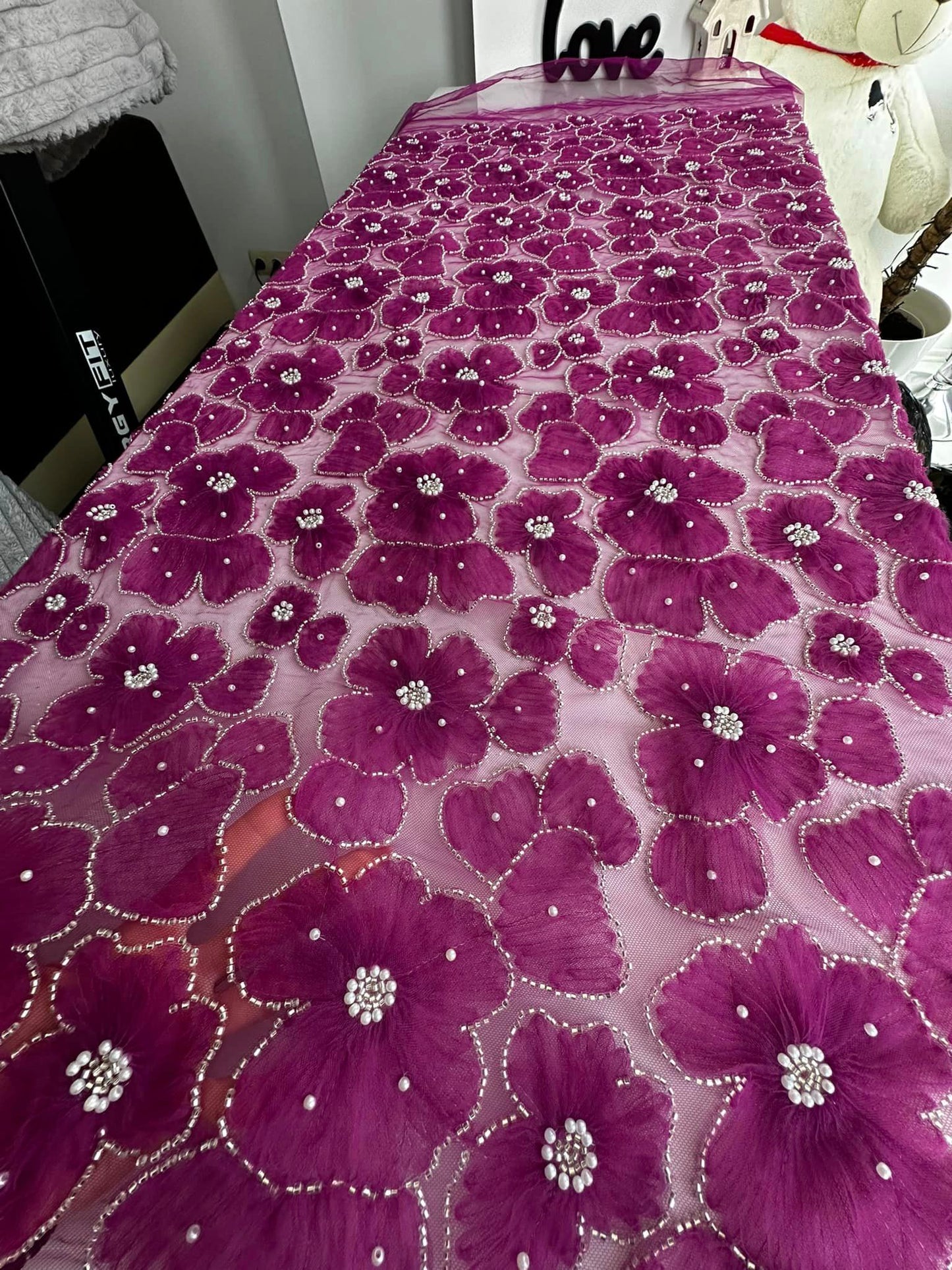 Broderie pe tulle cu floricele, Mov