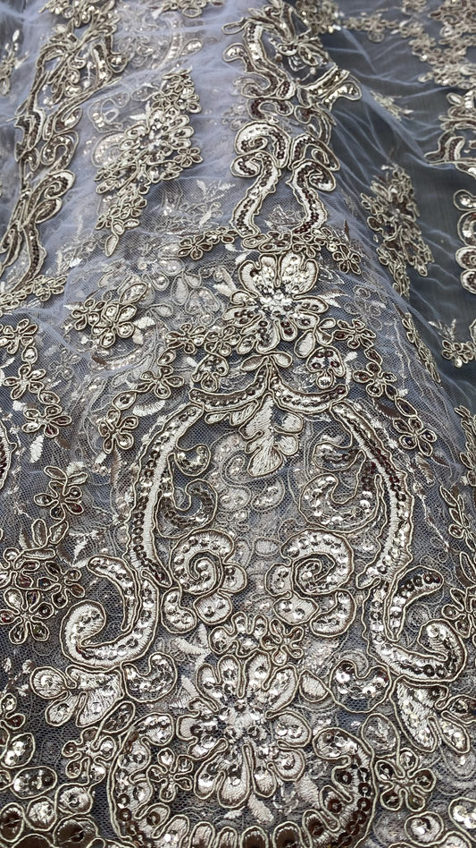 Broderie accesorizata , aramie pe suport de tulle roz pudra - MODEL AMIRIO