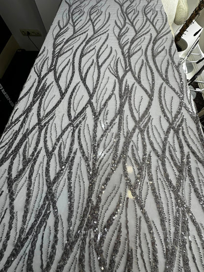 Broderie argintie, accesorizata cu paiete si margele / MODEL EMEL