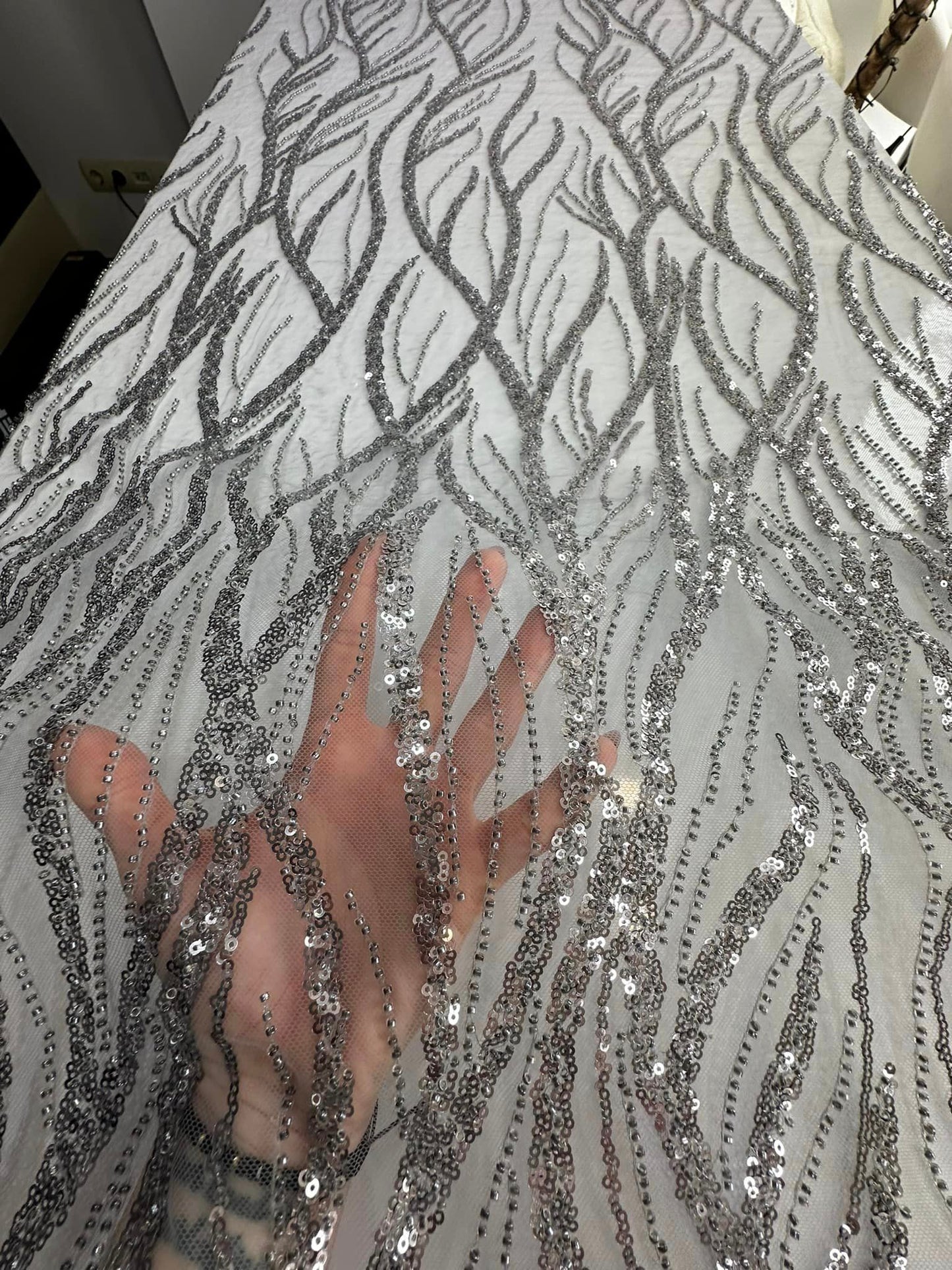 Broderie argintie, accesorizata cu paiete si margele / MODEL EMEL