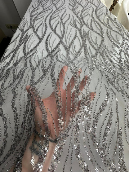 Broderie argintie, accesorizata cu paiete si margele / MODEL EMEL