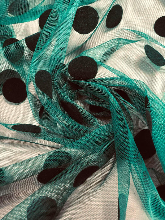 Tulle cu buline de catifea, Verde