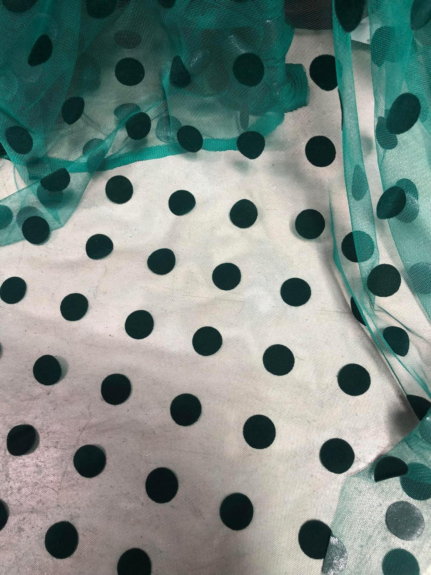 Tulle cu buline de catifea, Verde