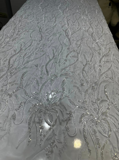 Broderie alba accesorizata cu margele / Model Zola