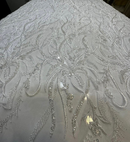 Broderie alba accesorizata cu margele / Model Zola