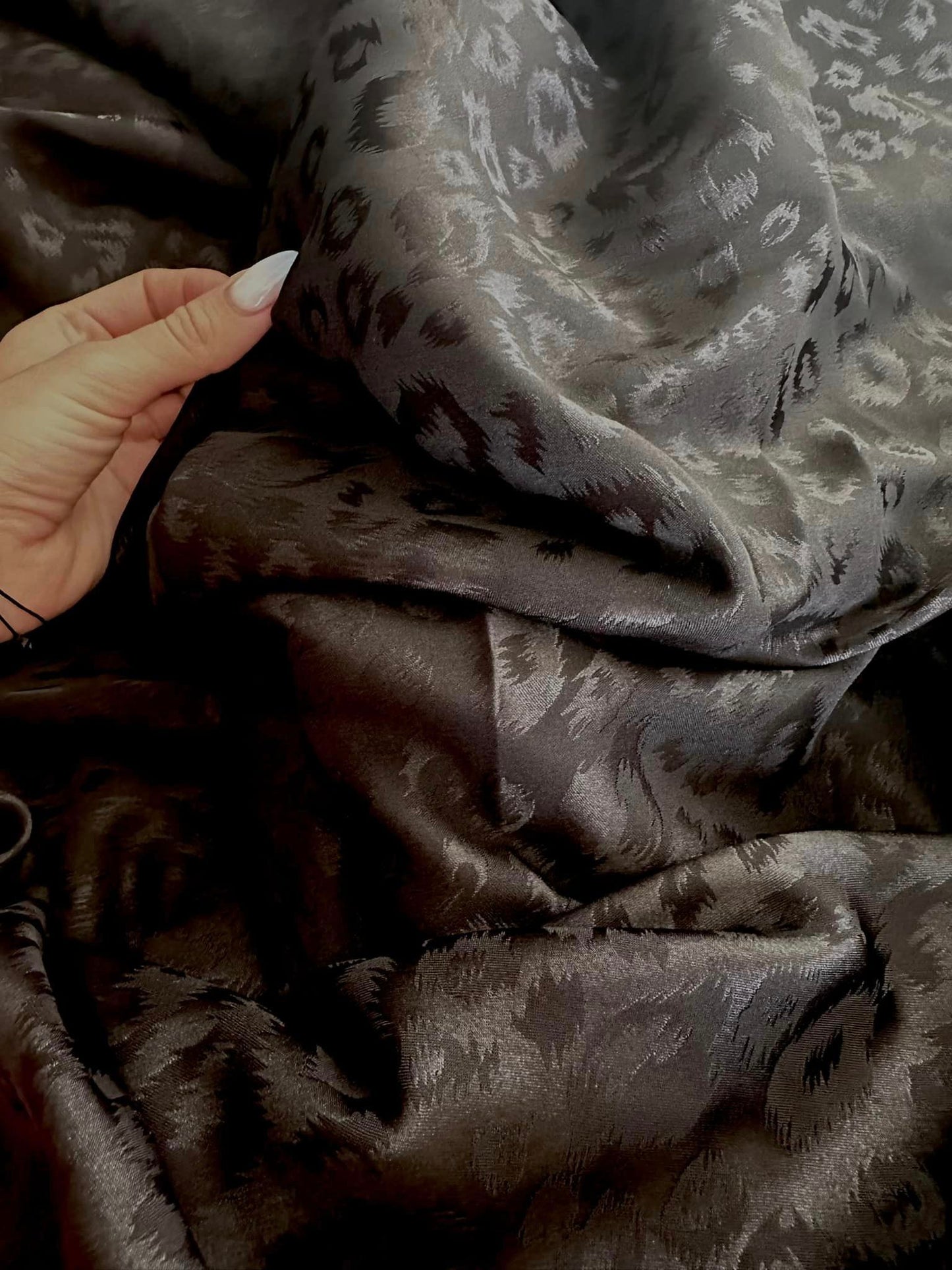 Satin Jacquard , Negru / MODEL LEOPARD