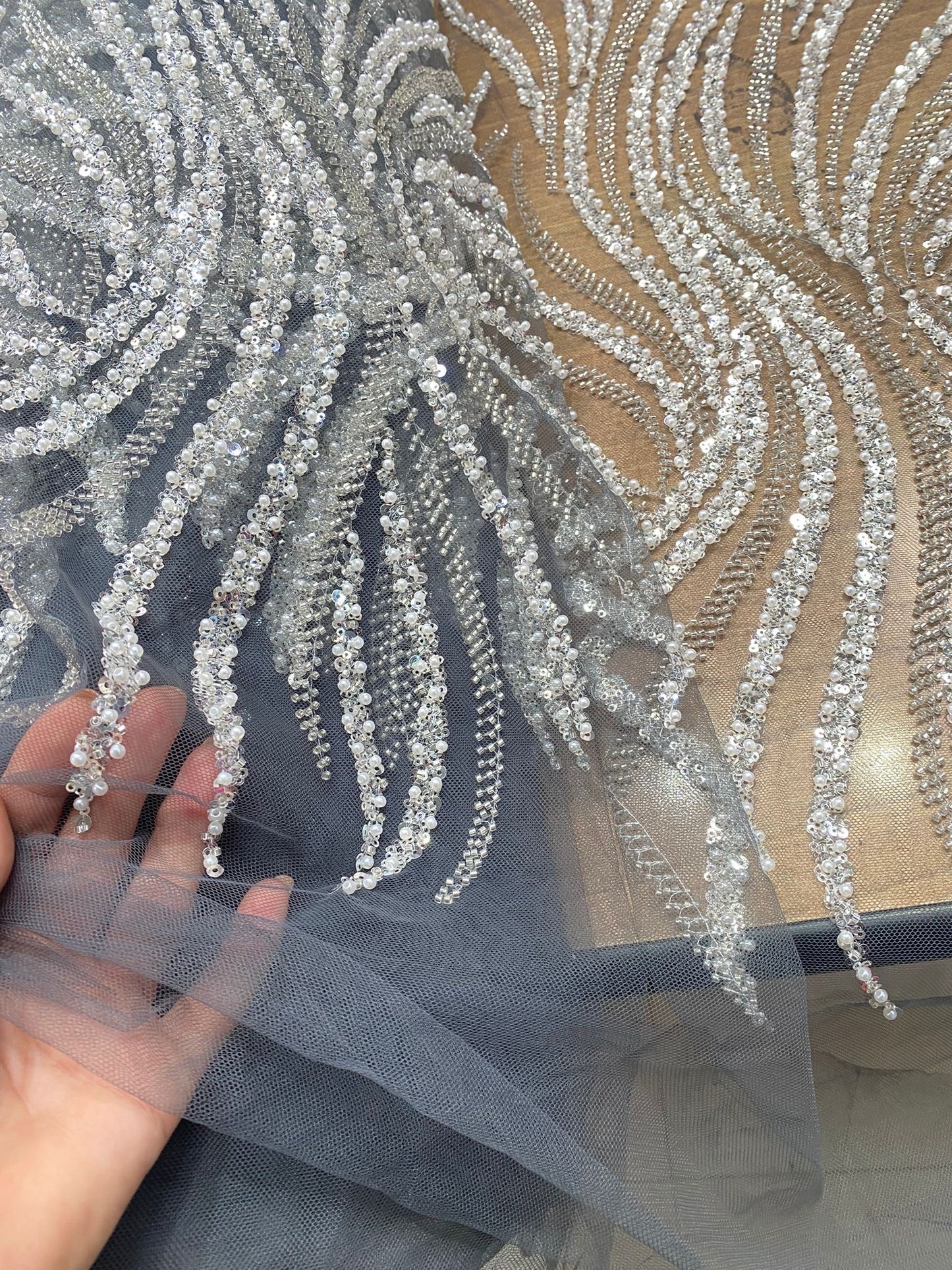 Broderie accesorizată cu paiete si mărgele argintii, Gri, Model AVA