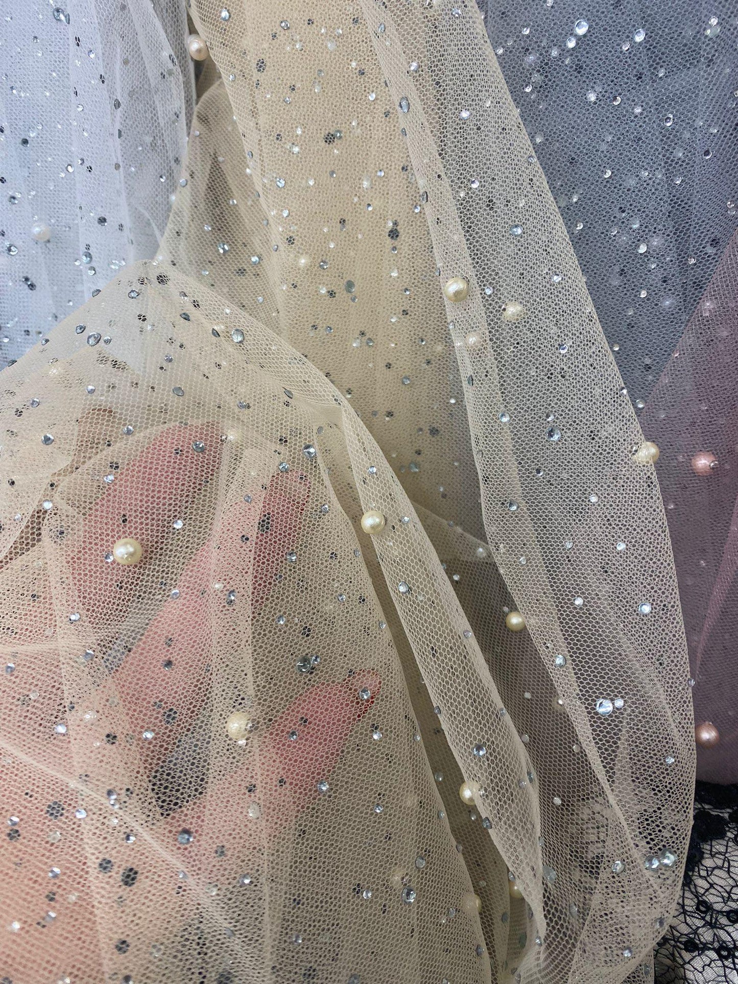 Tulle accesorizat cu strasuri si perle , Bej