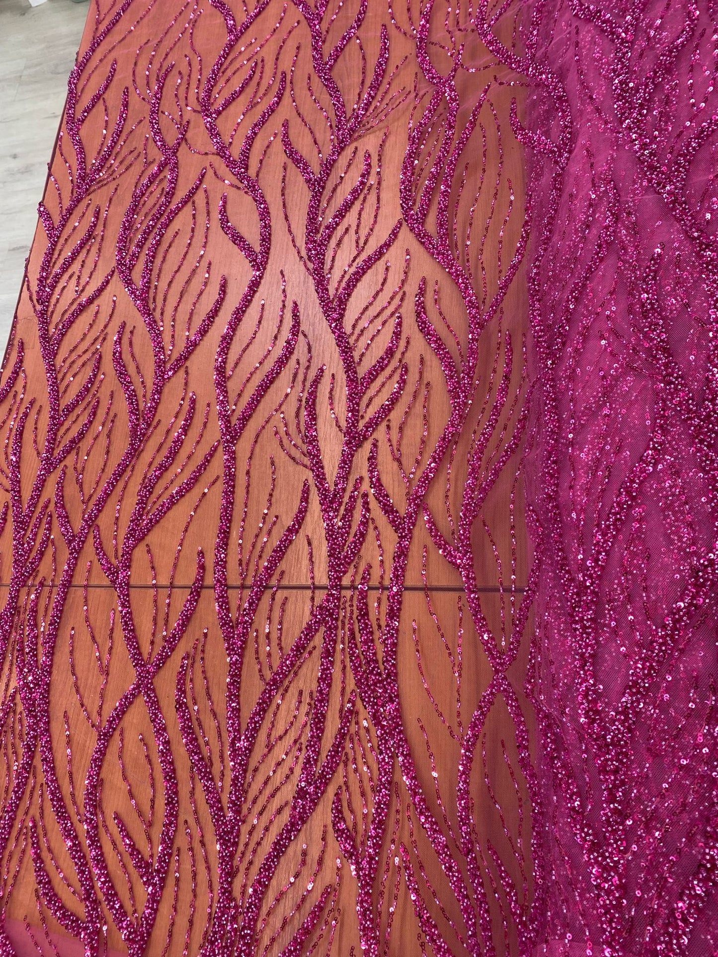 Broderie accesorizata cu paiete si margele, Roz Fuxia - MODEL BEAUTY
