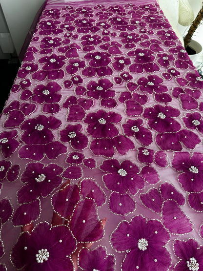 Broderie pe tulle cu floricele, Mov