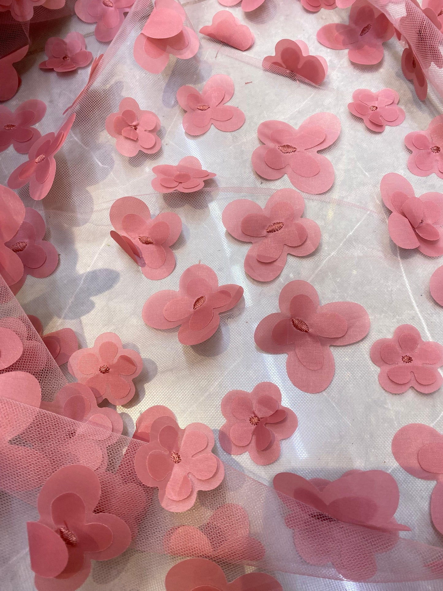 Tulle accesorizat cu flori 3D , Rosu Inchis