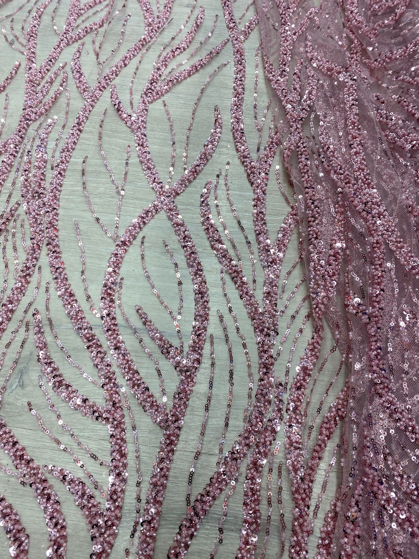 Broderie accesorizata cu paiete si margele, Roz - MODEL BEAUTY