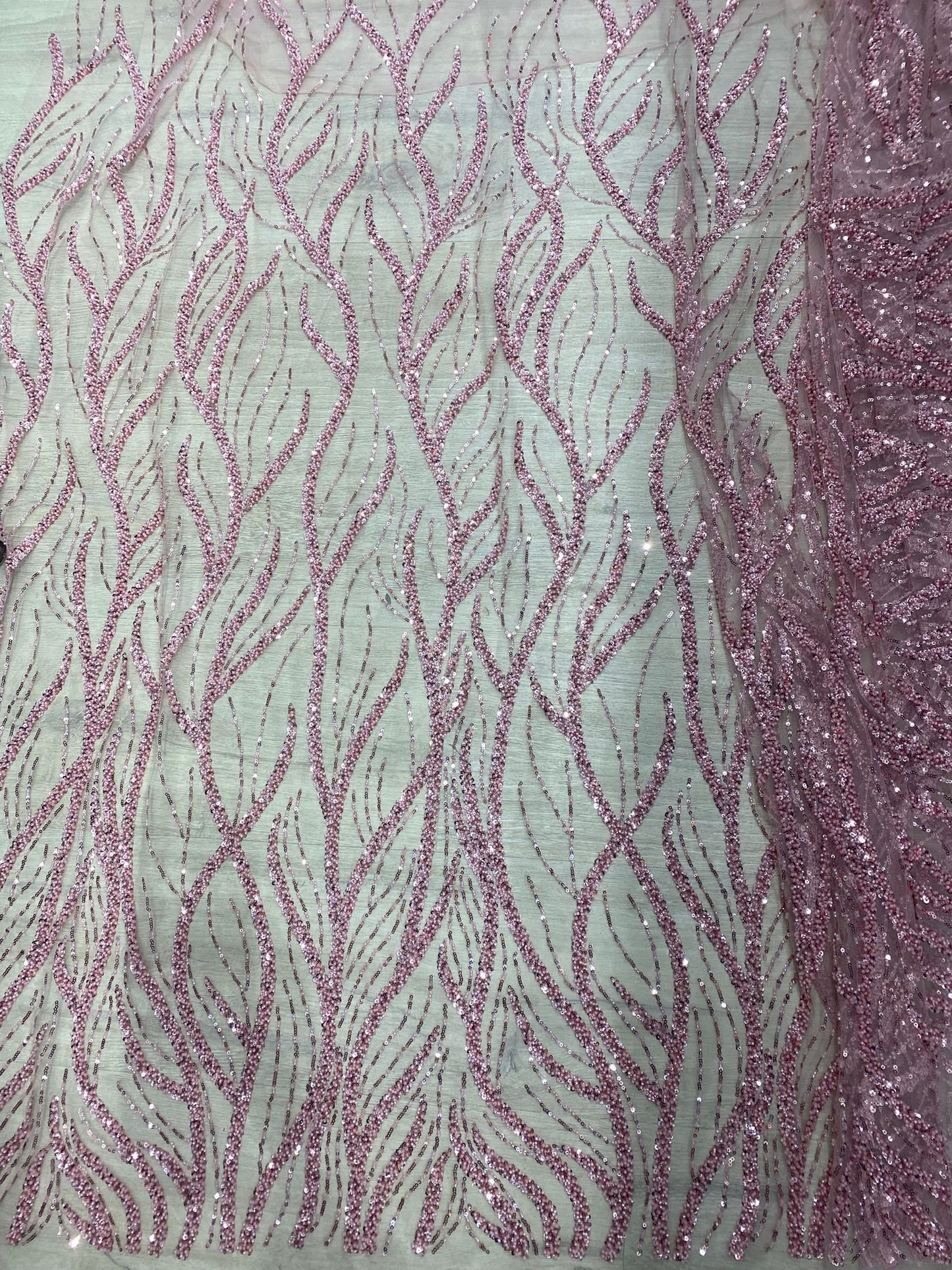 Broderie accesorizata cu paiete si margele, Roz - MODEL BEAUTY