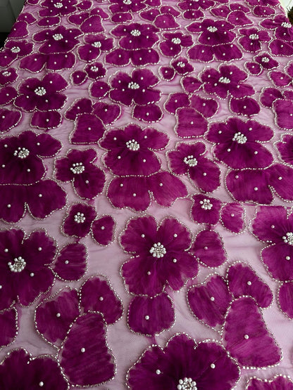 Broderie pe tulle cu floricele, Mov