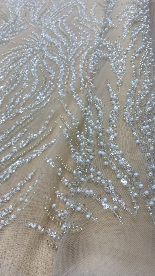 Broderie argintie pe suport de tulle nude, accesorizata cu paiete si margele - MODEL LAVY
