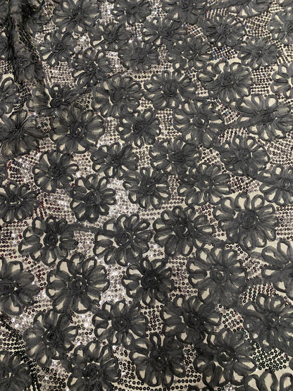Broderie neagra, accesorizata cu paiete incolore , model floral