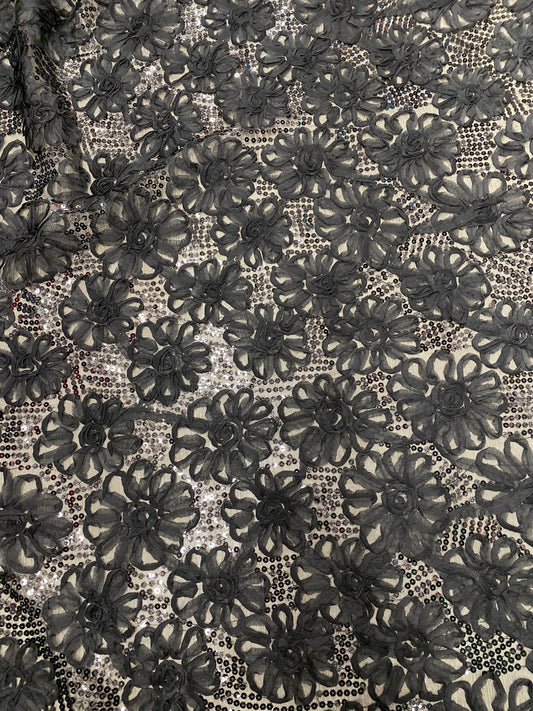 Broderie neagra, accesorizata cu paiete incolore , model floral