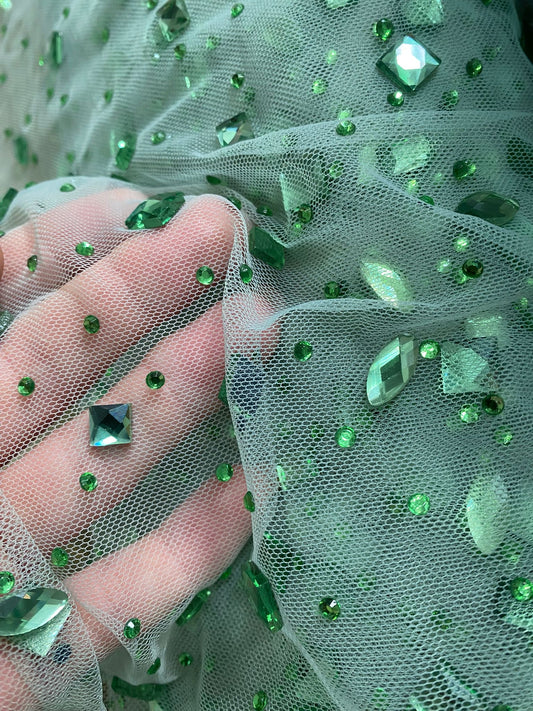 Tulle accesorizat cu pietre si cristale, Vernil - MODEL KATE