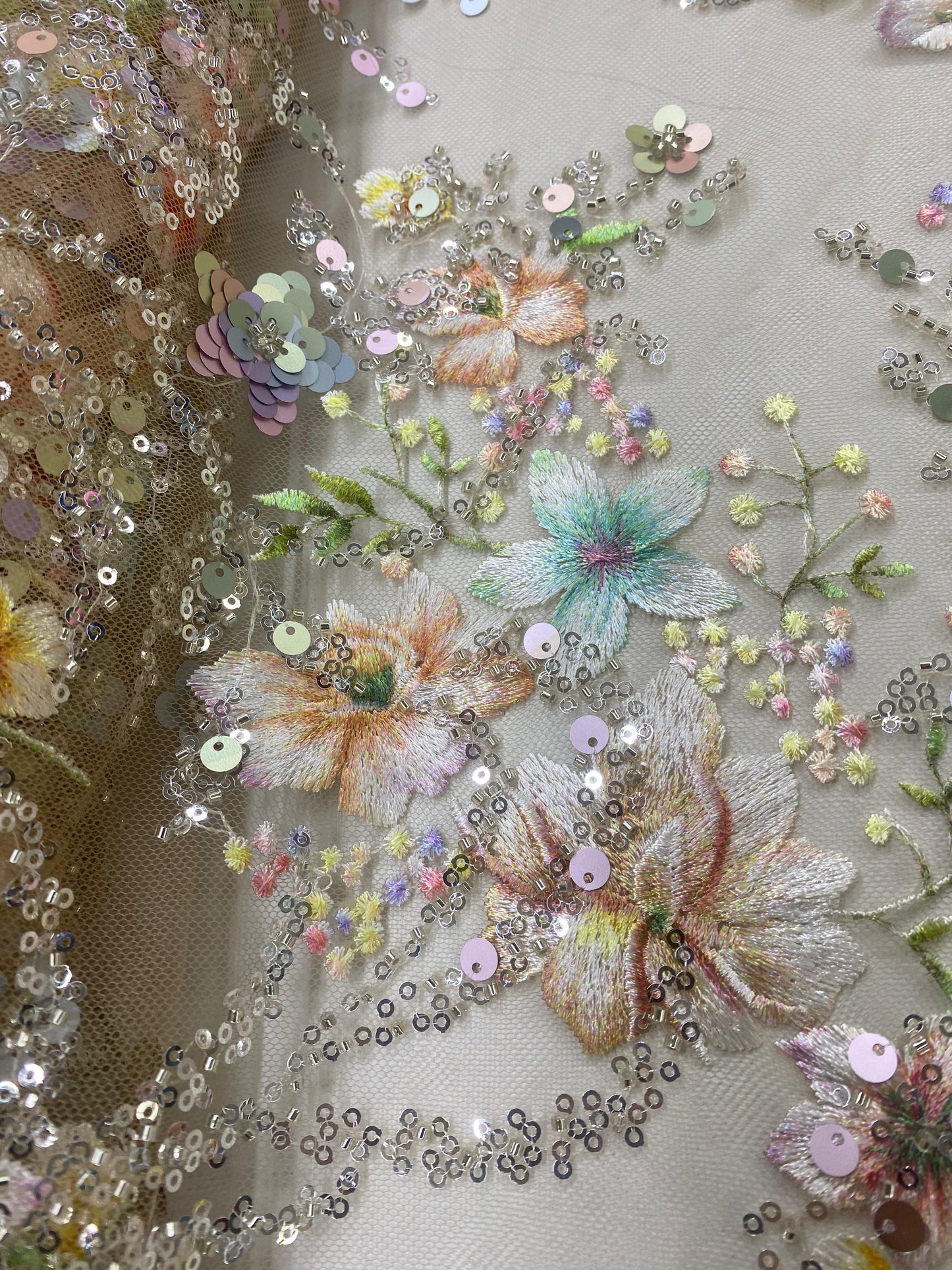 Broderie premium accesorizata Flori 3D, design multicolor, tulle Galben Pal, Model FAVI
