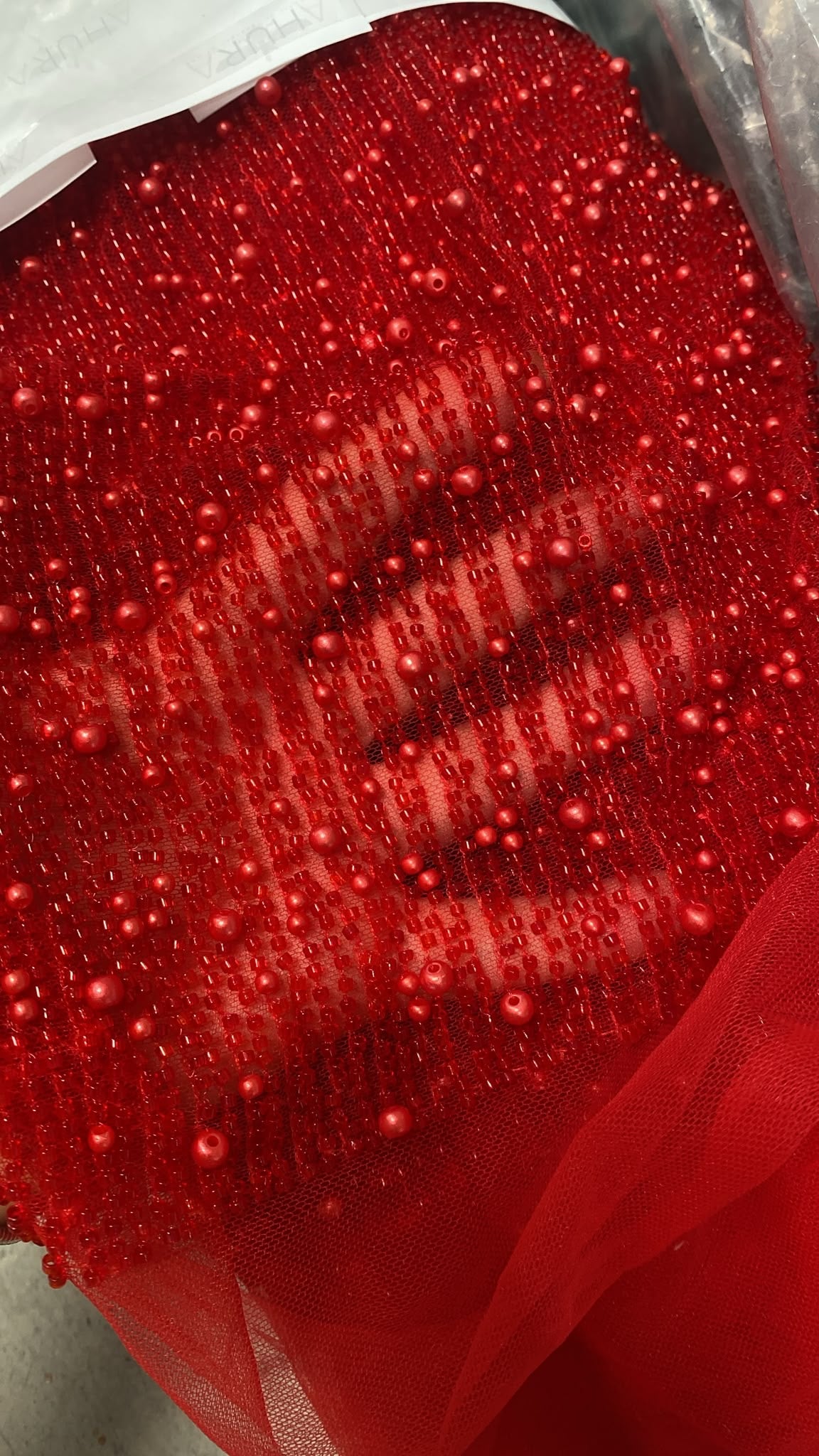 Broderie accesorizata cu margele, Rosu - MODEL KYLIE