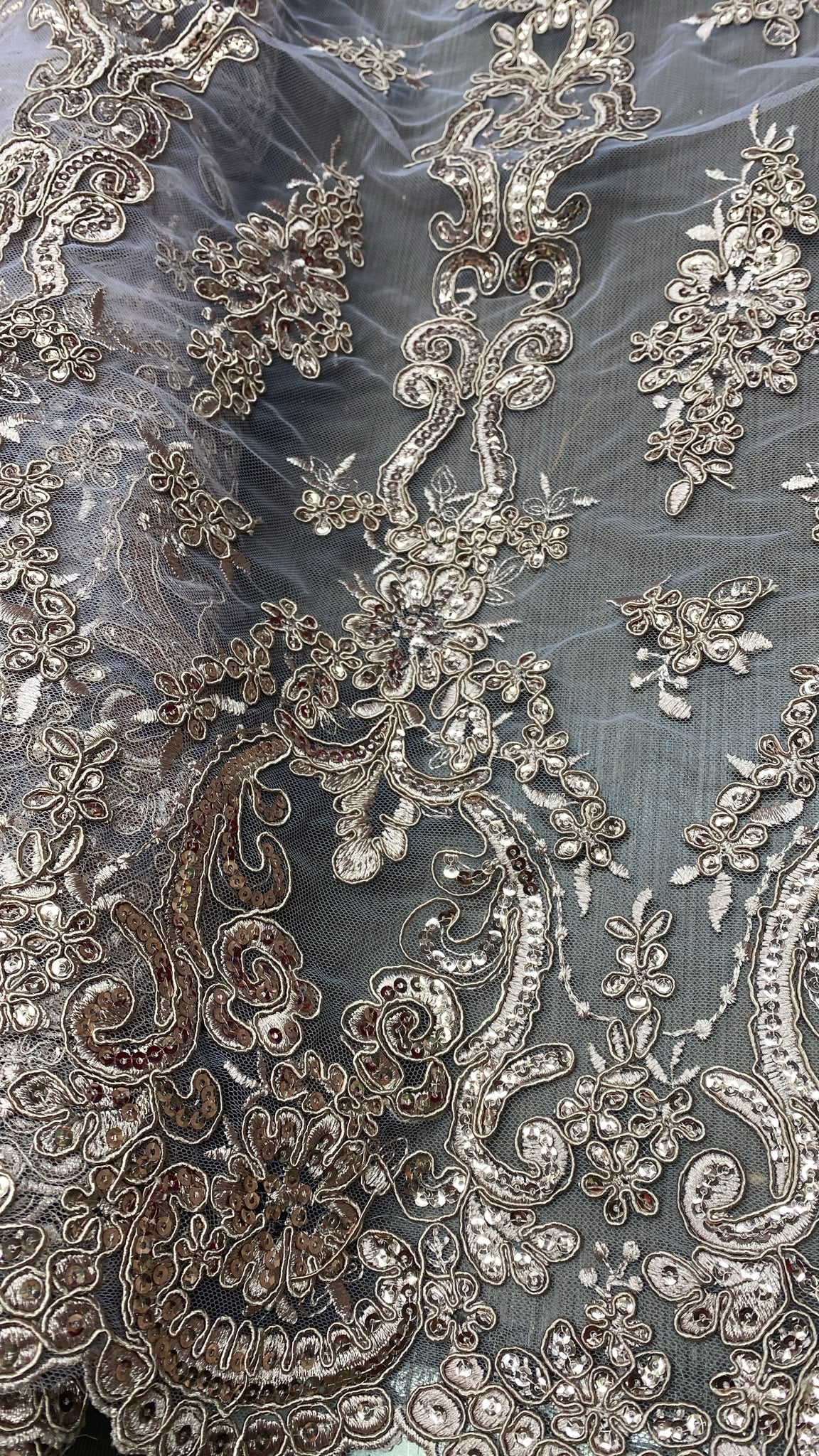 Broderie accesorizata , aramie pe suport de tulle roz pudra - MODEL AMIRIO