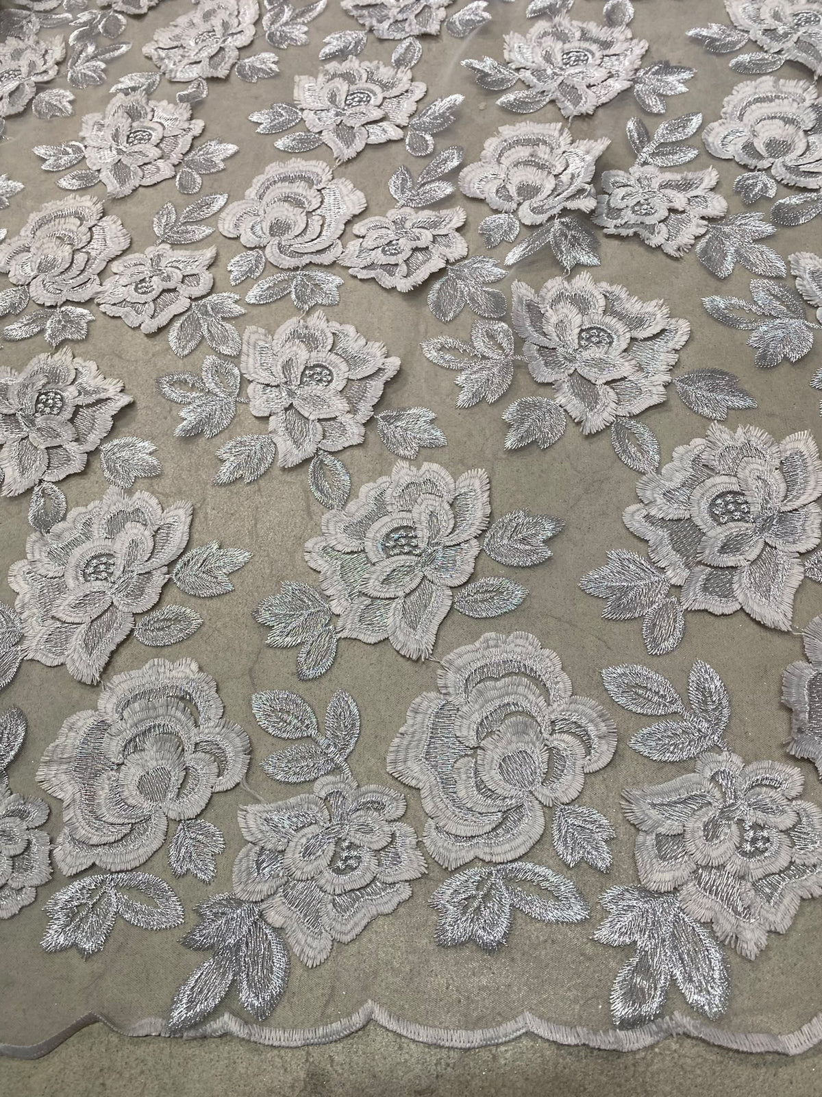 Broderie accesorizata cu flori , Alb- MODEL IRENE