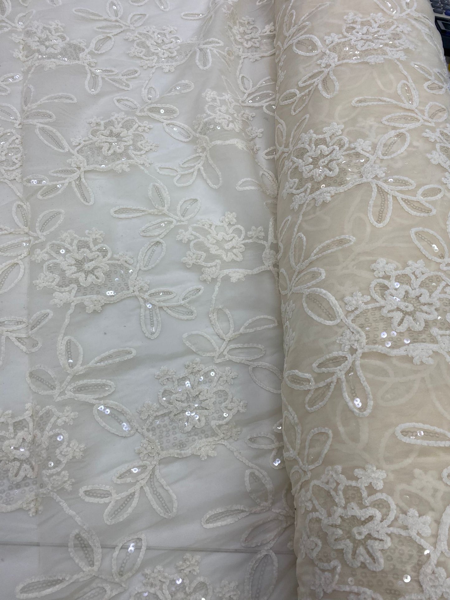 Broderie pe organza cu paiete, Model Elara, Crem
