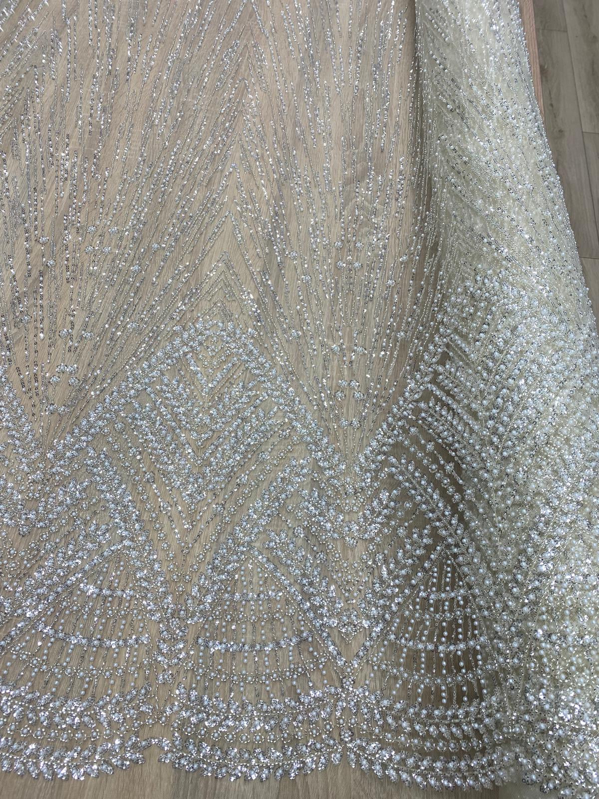 Broderie premium accesorizată cu perle, paiete si mărgele argintii pe tulle Bej, model Zafira