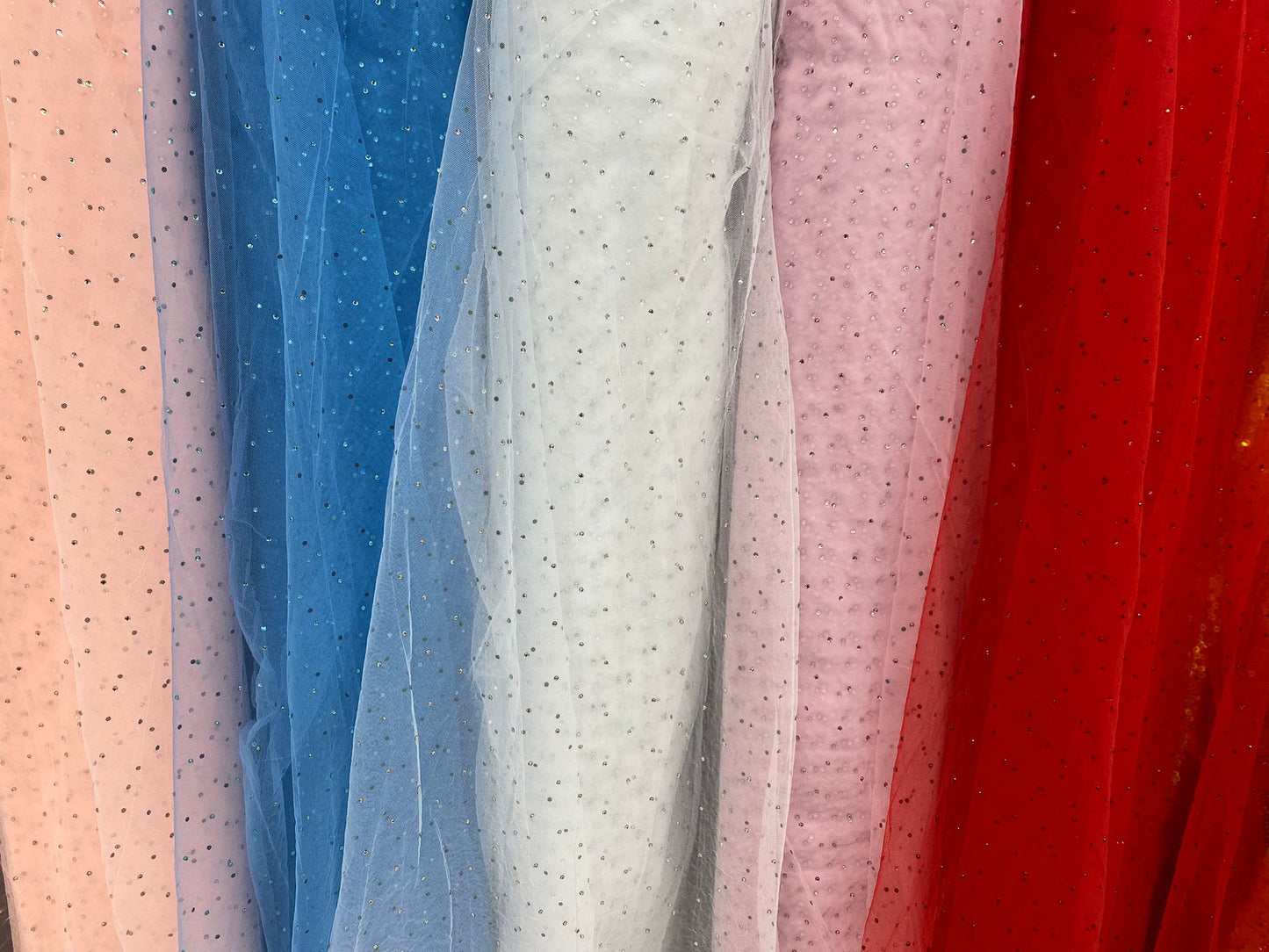 Tulle accesorizat cu strasuri, Roz deschis