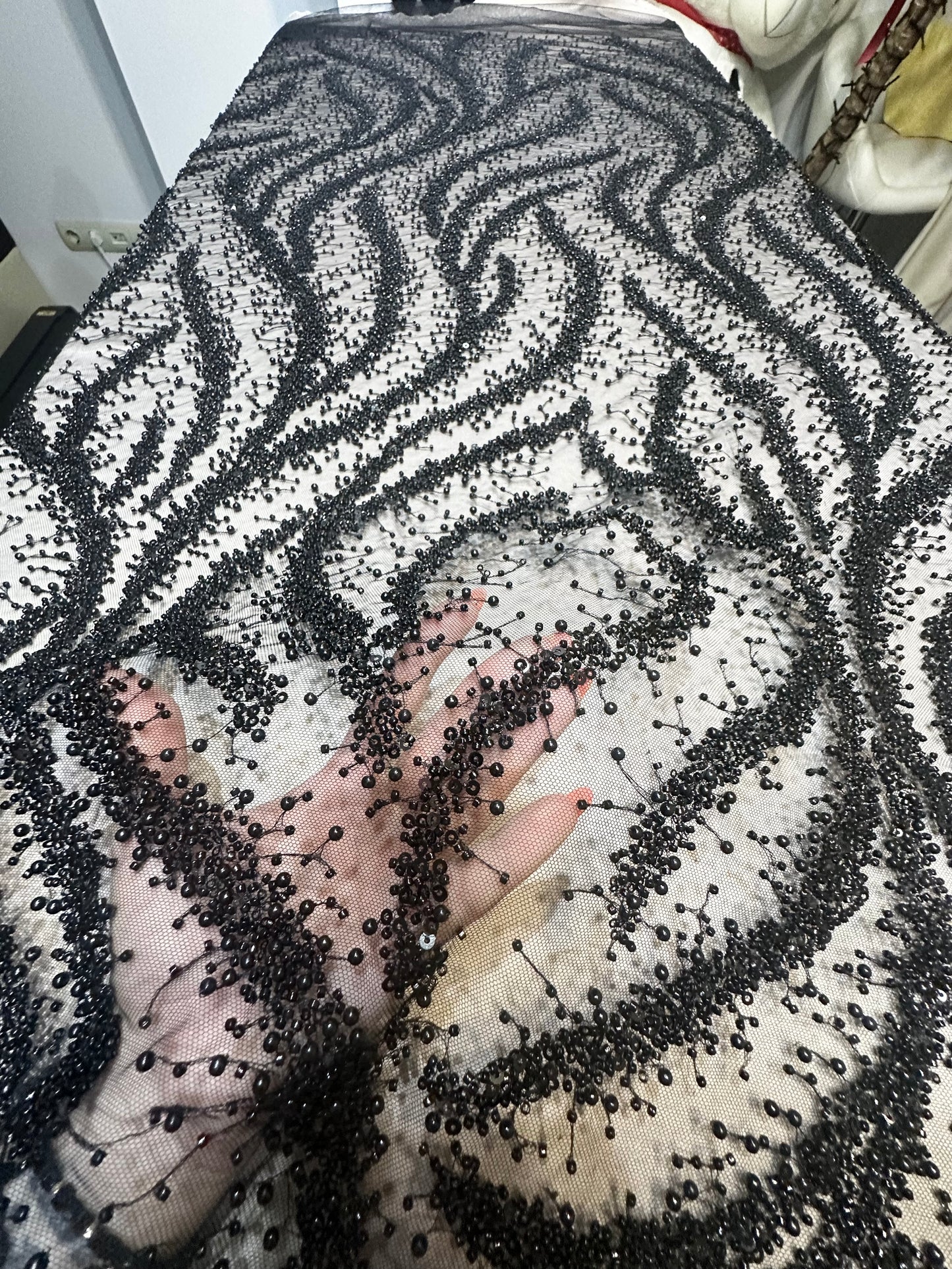 Broderie accesorizata cu paiete si margele, Negru - MODEL ELLA